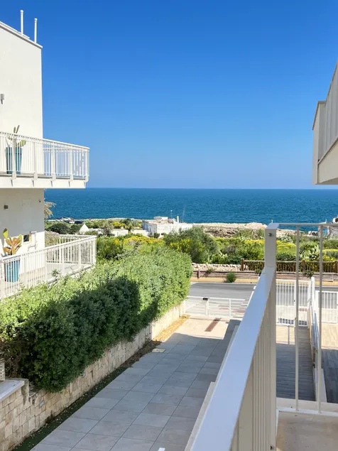beachfront apartment just steps from downtown - Image 1