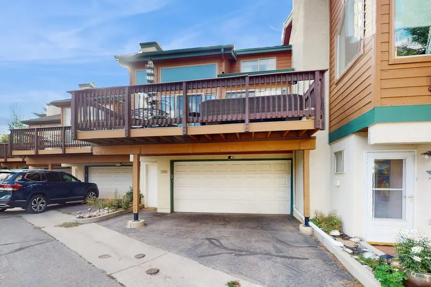 Spacious 3BR Mountainview | Balcony | Pool - Image 1