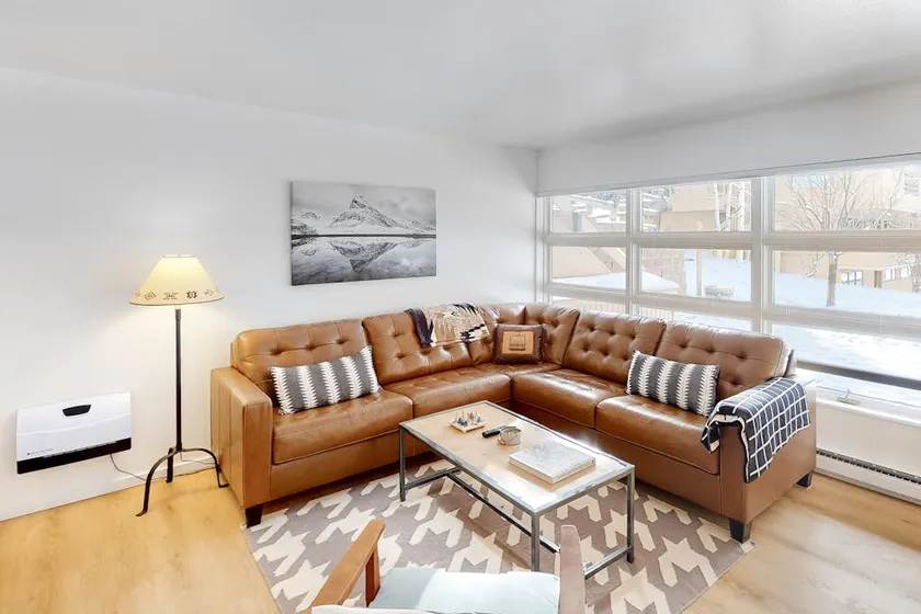 Stylish 2BR Mountainview 1st-Floor | Patio - Image 1