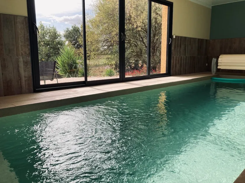 Heated pool, independent wood-burning stove suite - Image 1