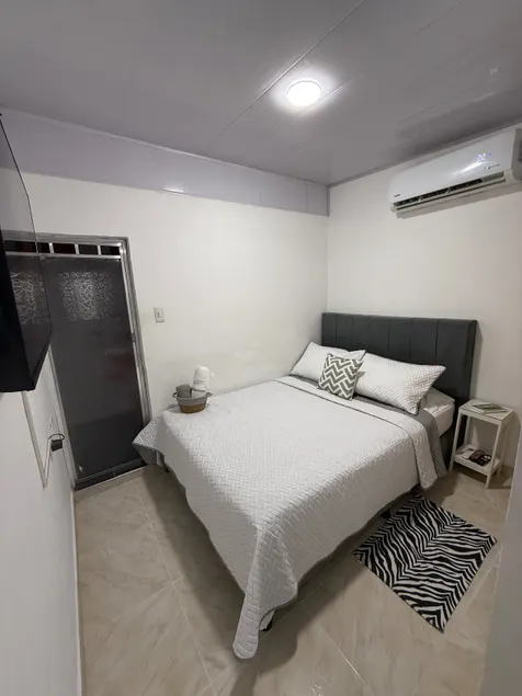 Air-conditioned studio apartment near the airport - Image 1