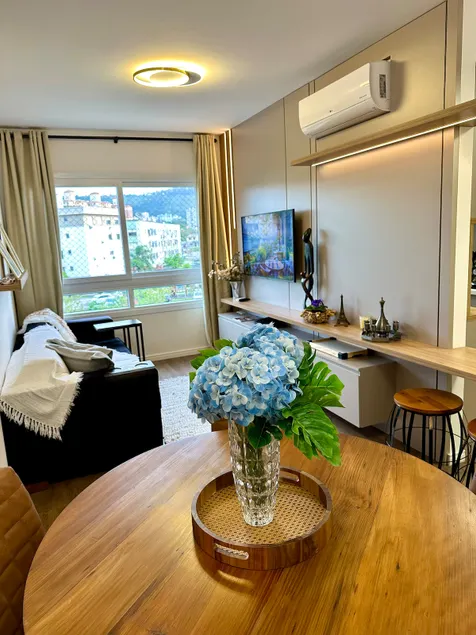 Complete apartment 2 bedrooms with garage next to mall - Image 1