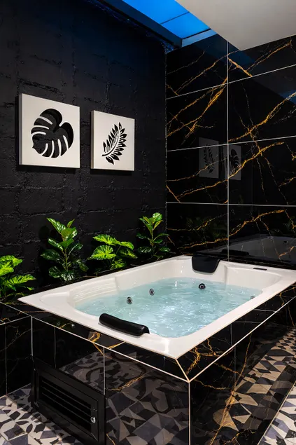 Loft Poblado • Private Jacuzzi • A/C • Fast Wi-Fi • 111 - Image 1