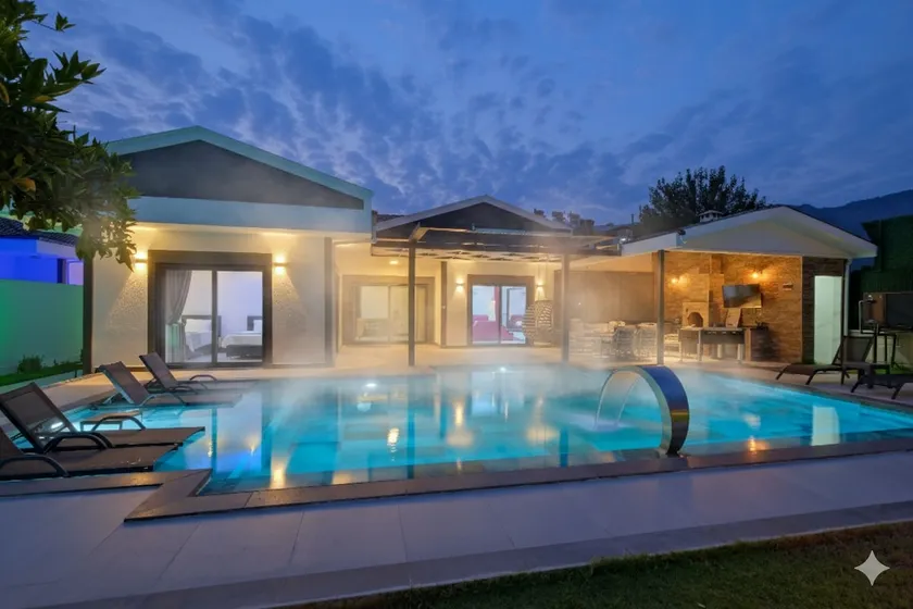 Diamond Villas with Hot Tub – Rose Massage Chair - Image 1