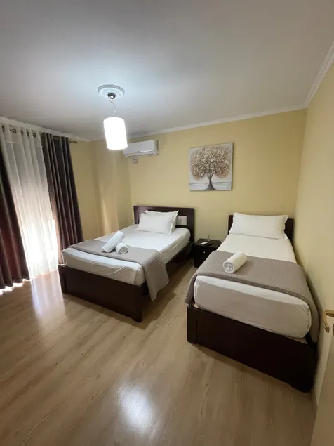 New City Center Stay with Castle View - Image 1