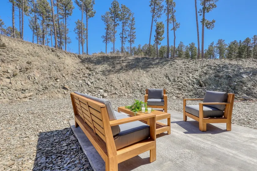Saddle Up For Luxury - 15 Minutes to Mt. Rushmore - Image 1