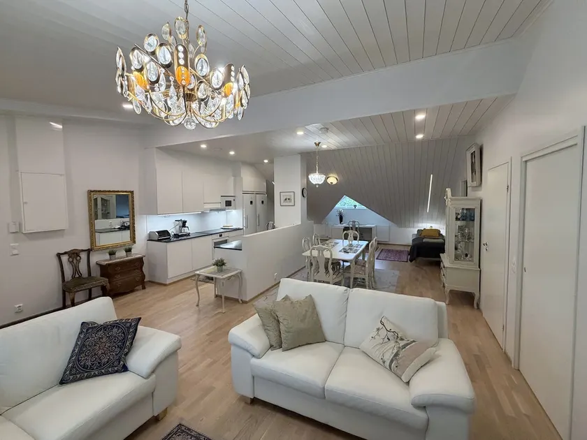 Unique penthouse apartment in the city center, parking - Image 1