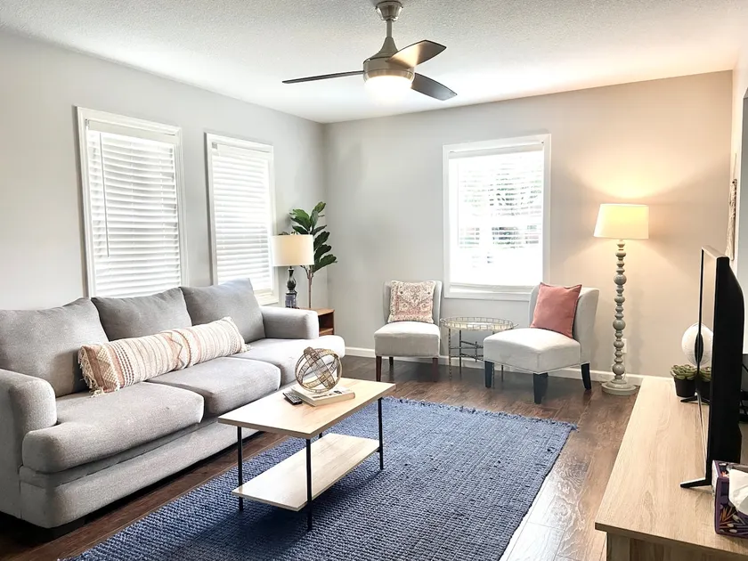 Azure Place - Quiet Refreshing 3 Bedroom Retreat - Image 1
