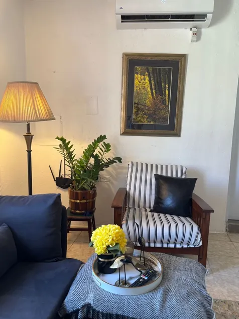 Close to the airport, a cozy, comfortable place - Image 1