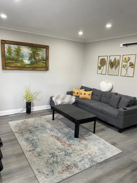 Renovated 5BR Home | Mins to Falls + Wine Country - Image 1