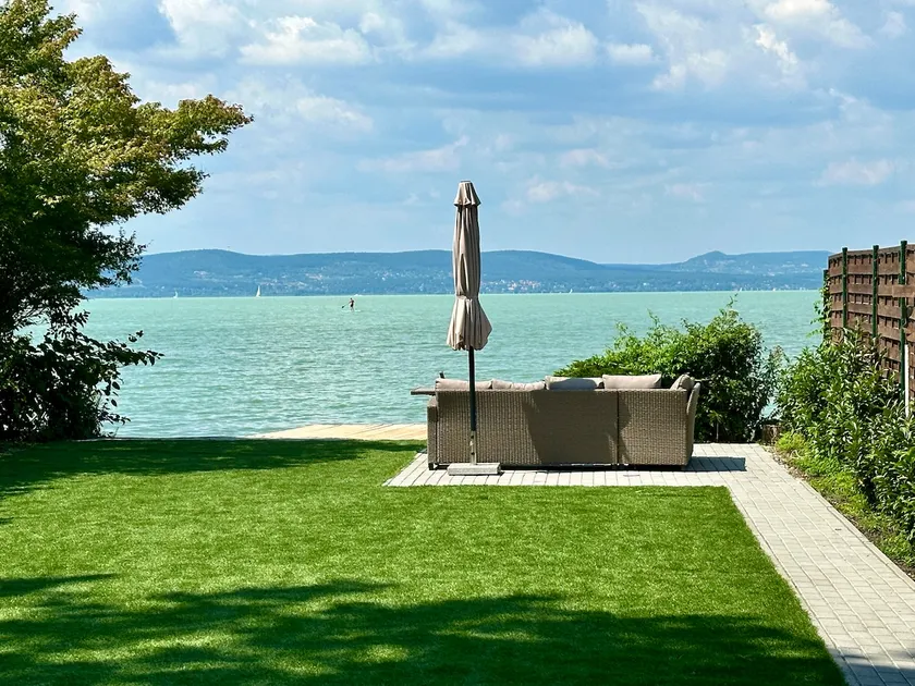 Sunny Private Beach - Image 1