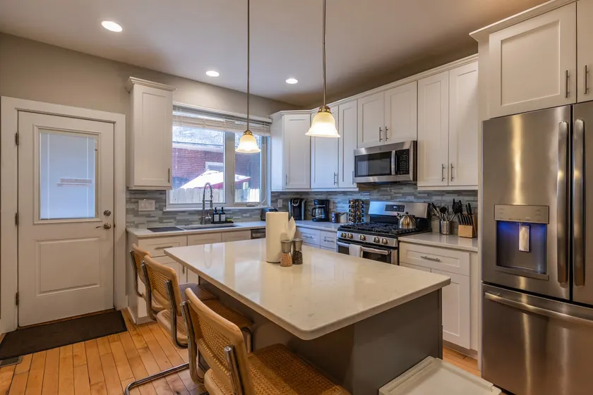 Stunning city home! Roof Deck! Sleeps 12! - Image 1
