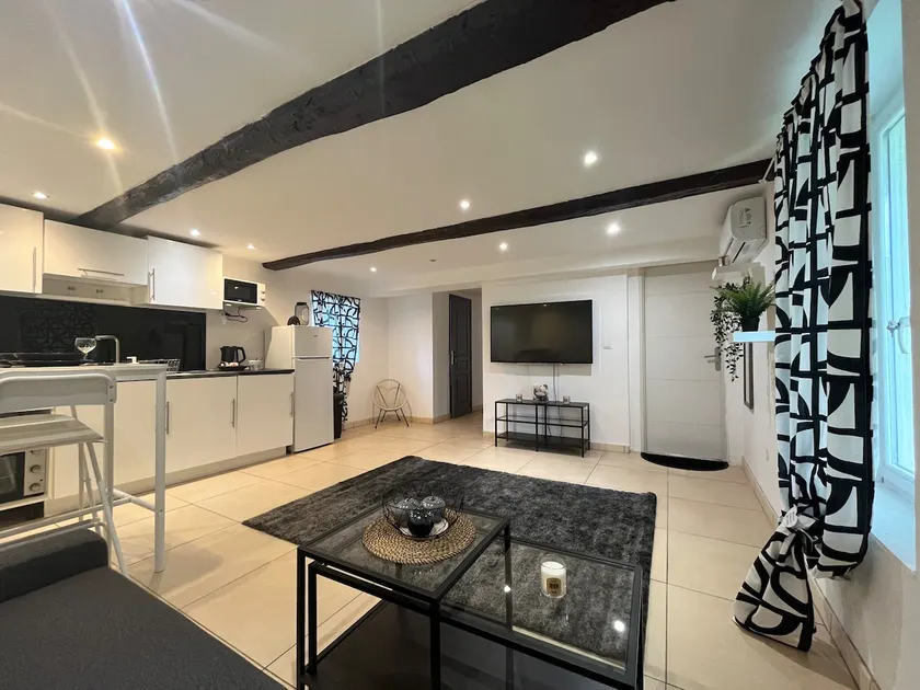 Apartment with private pool - Image 1