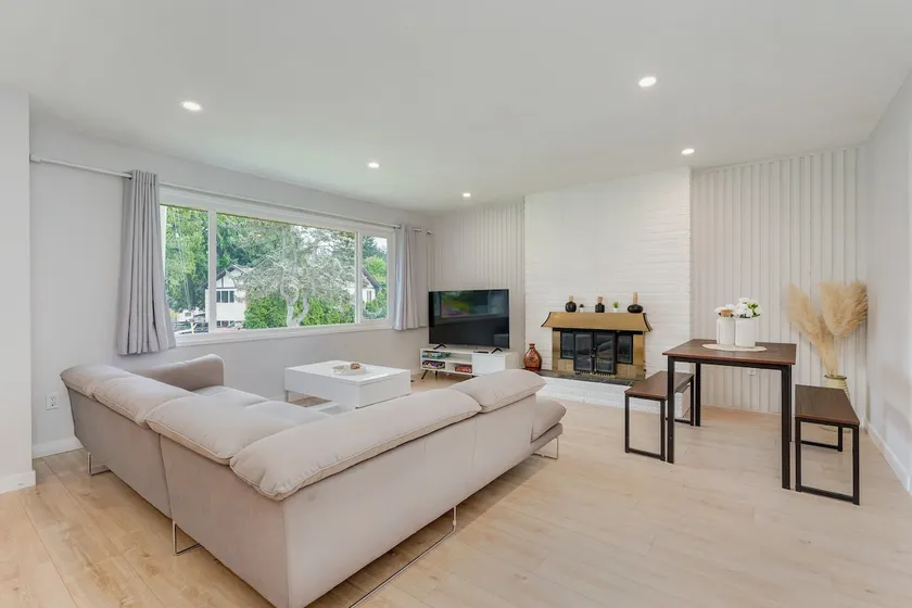 Stunning House In Victoria BC - Image 1