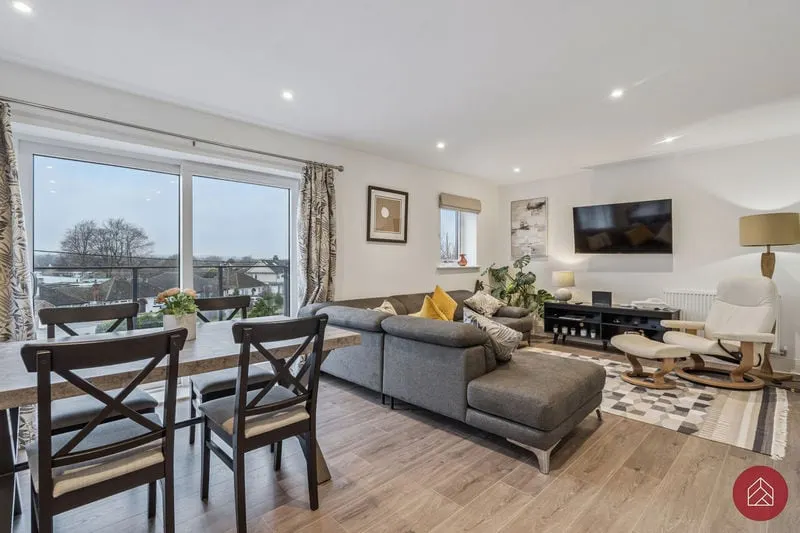 Open Plan- Penthouse Flat - Image 1