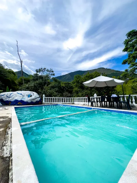 Cozy estate with pool close to town - Image 1