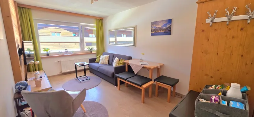 Central studio with mountain views and breakfast snacks - Image 1