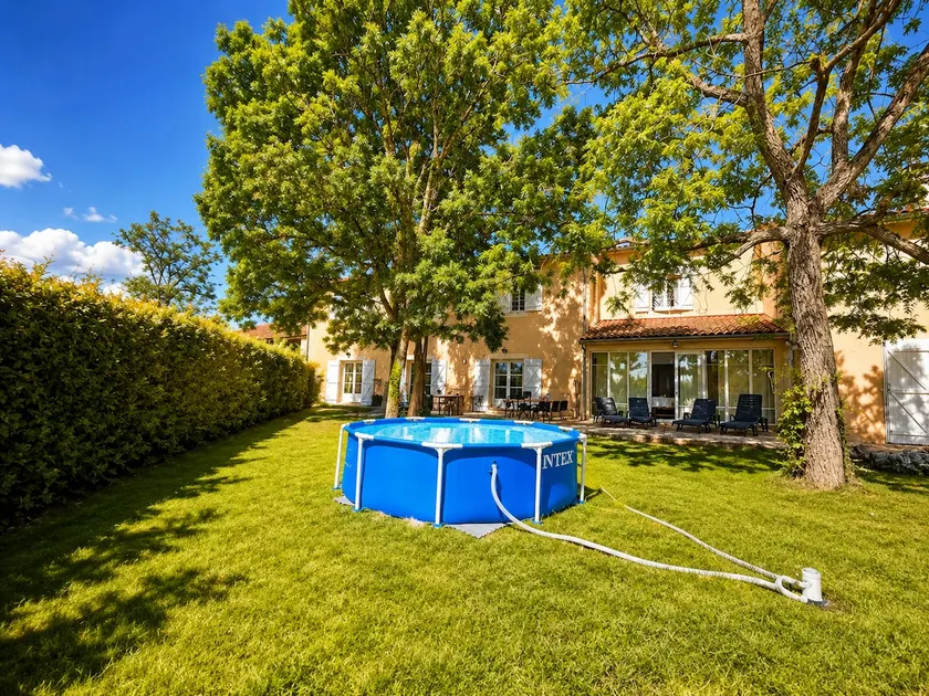 Large air-conditioned gîte in Nerac for up to 14 guests - Image 1