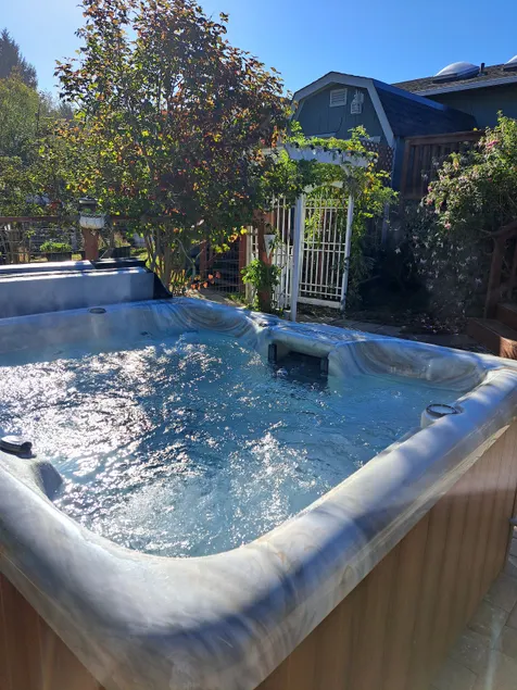 Beautiful Stylish Comfy Retreat, private hot tub. - Image 1