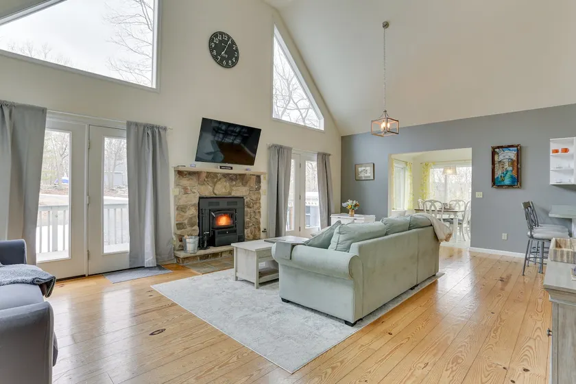 Masthope Chalet | 4 Bdrm | Firepit - Image 1