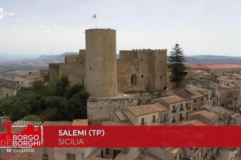 Large Holiday Home in the Village of Salemi - Image 1
