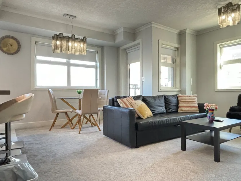 Stunning 2 bedroom Apartment 206 - Image 1