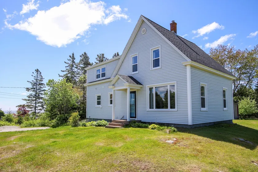 Cherry Hill Getaway • Walk to Beach • Sleeps 10 - Image 1
