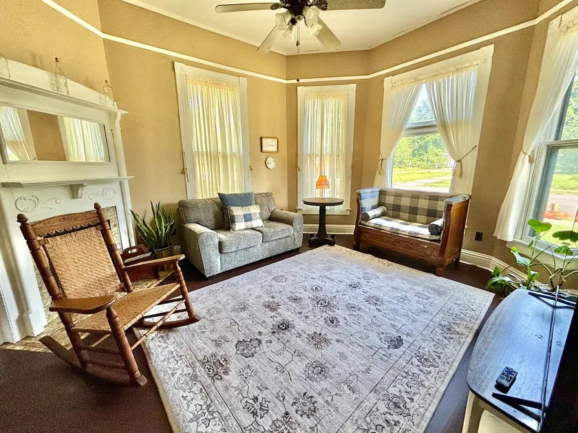 Morgan House -Downtown Victorian/Sleeps 9/Big Yard - Image 1