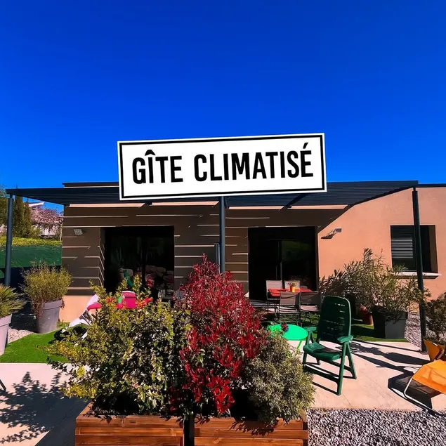 2 bedroom gîte, 3 beds, terrace, parking, air conditioning - Image 1