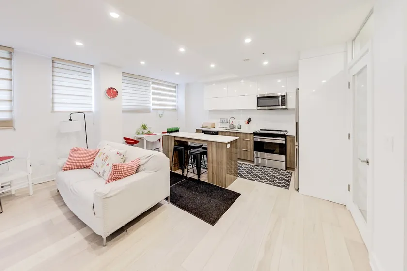 Unique 3 bdr downtown - parking in option - Image 1
