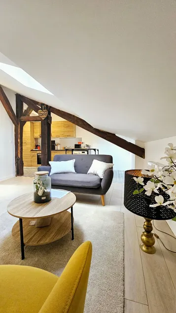 Charming 2-bedroom apartment in the heart of the city, near the train station and HEC Paris. - Image 1