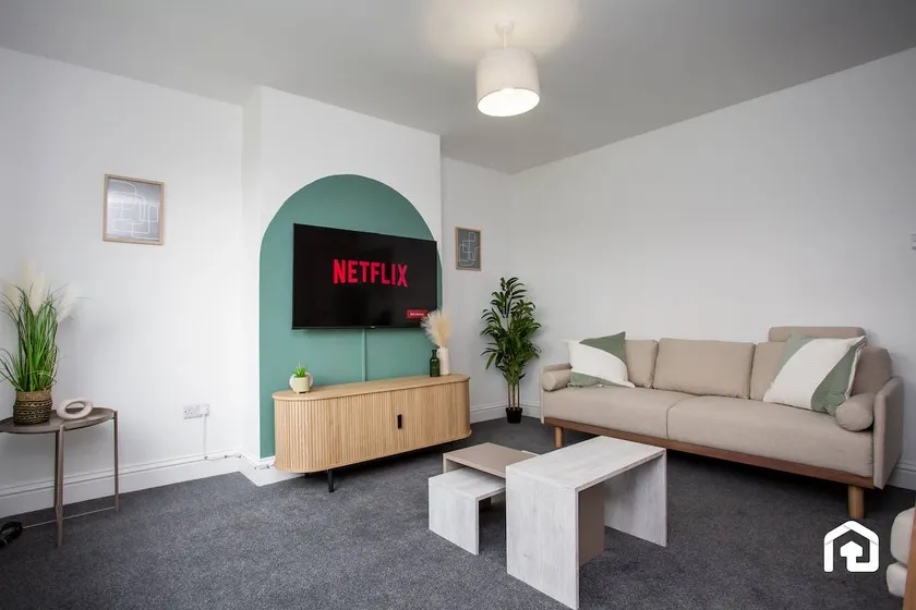 The Lampton - Modern - Gibside - Smart Tv - WIFI - Image 1