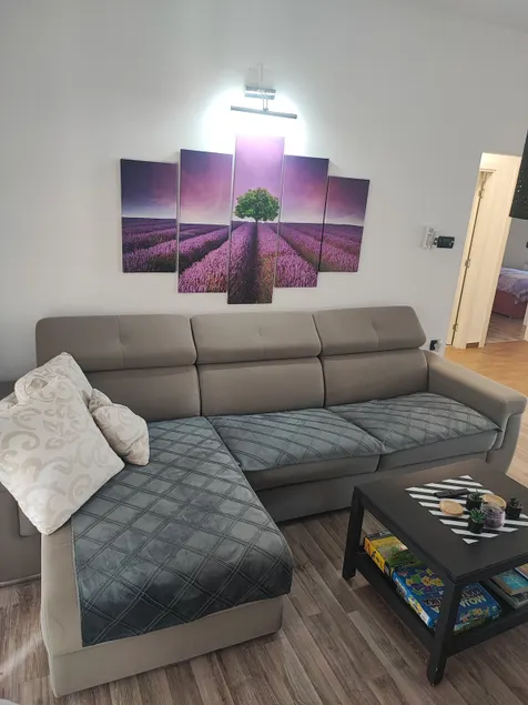 Bobby House - Image 1