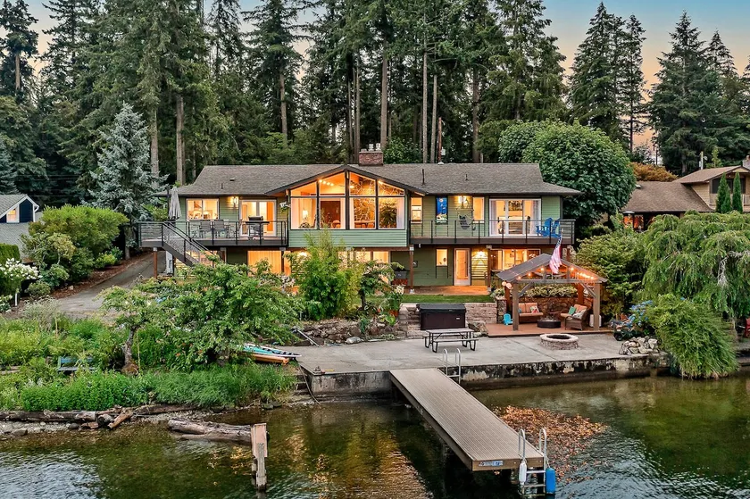 Lakefront, Hot Tub, Kayaks, Dock & Near Mt Rainier - Image 1