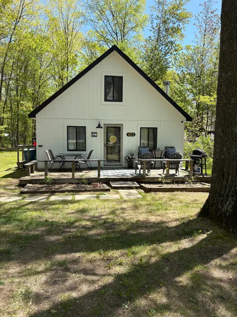 Cozy Cottage, Higgins Lake. KING BED - Image 1
