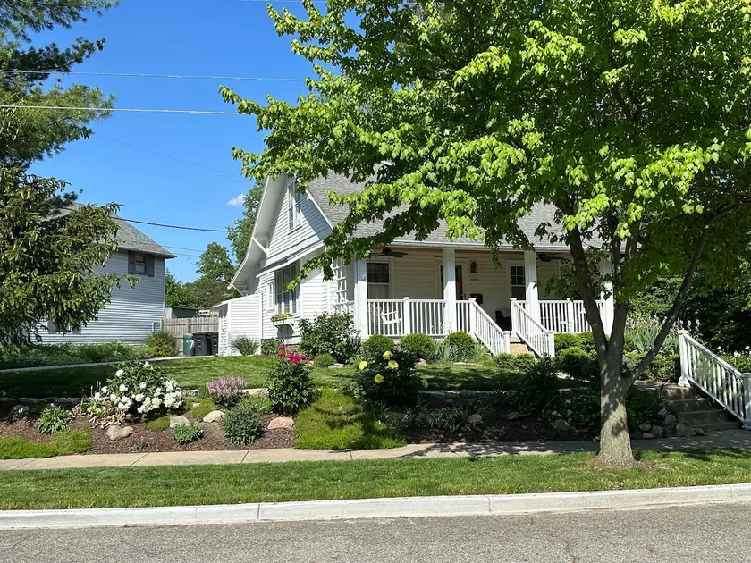 Highland Park Cottage - Image 1