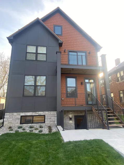 Brand new modern farmhouse! - Image 1