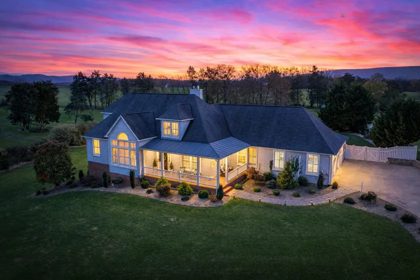 *LUX*Movie & Game Room• Hot Tub• Fire Pit• Dogs OK - Image 1