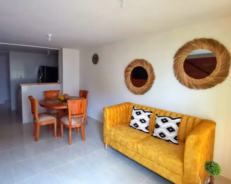 Yellow house hotel - Image 1