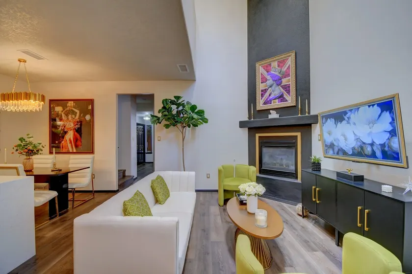 Sleeps 11! Mountain Views! Fully renovated 4 bdrm! - Image 1