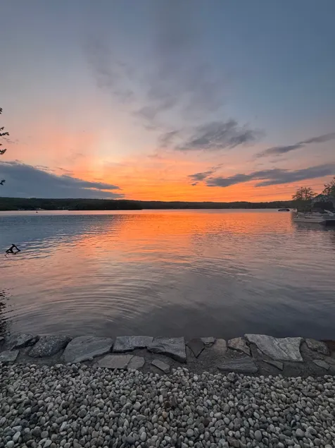Lakeside Paradise with Breathtaking Sunsets - Image 1