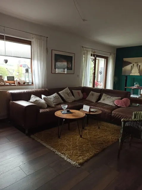 nicely furnished apartment - Image 1