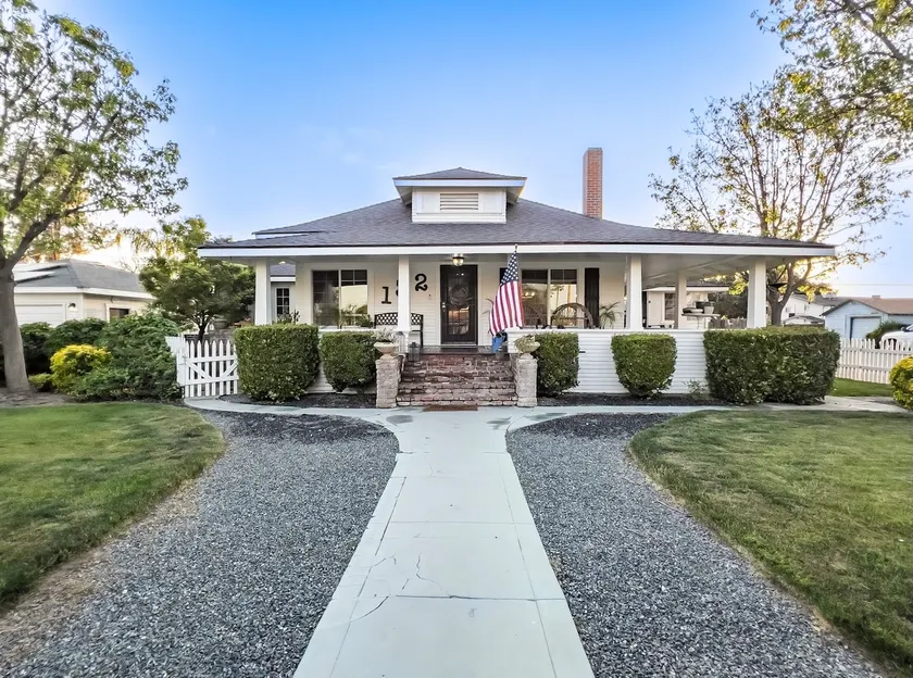 Charming Craftsman home w/POOL - Image 1
