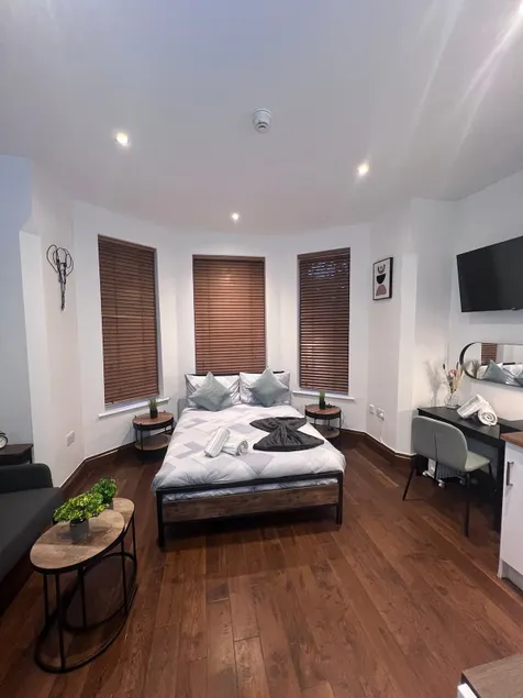 Romantic Studio Near Middlesex University - Image 1