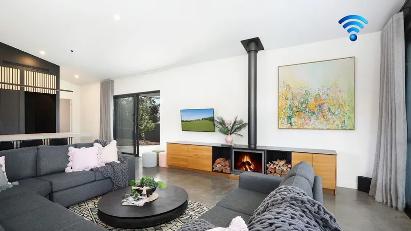 Blackwood Manor Retreat - Image 1