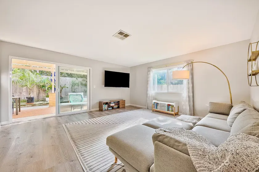 Amazing Reviews W/Jacuzzi, Walk 2 Beach,Lrg Yard! - Image 1