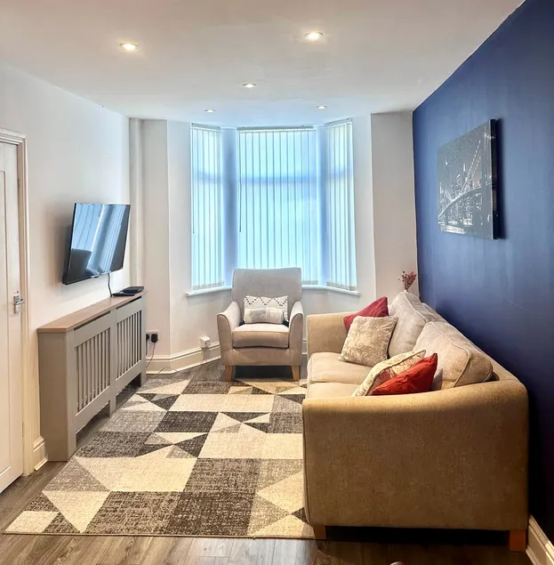 House in Liverpool 3 bds 2 baths + free parking - Image 1