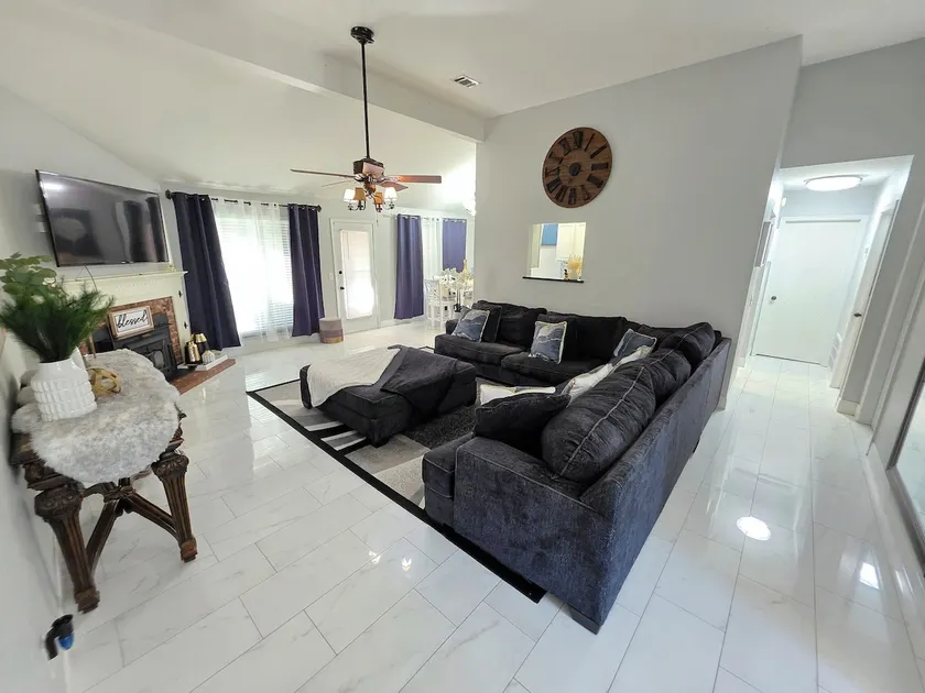 Beautiful Yukon home - Image 1