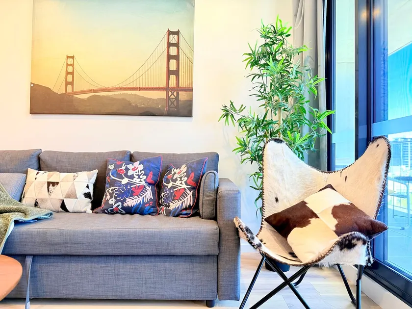 City View comfy CBD 1BR Apt Facing Mall & Parking - Image 1