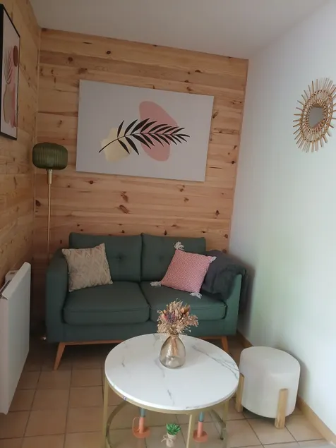One-bedroom apartment with terrace - Image 1